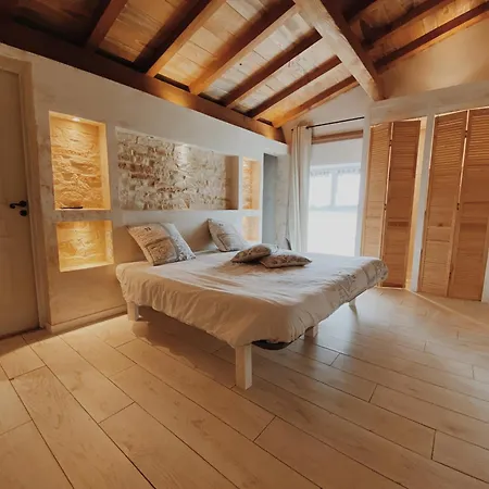 Domaine De Saint Florent - Piscine & La Charriere