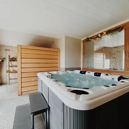 Domaine De Saint Florent - Piscine & La Charriere