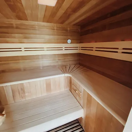 Domaine De Saint Florent - Piscine & La Charriere